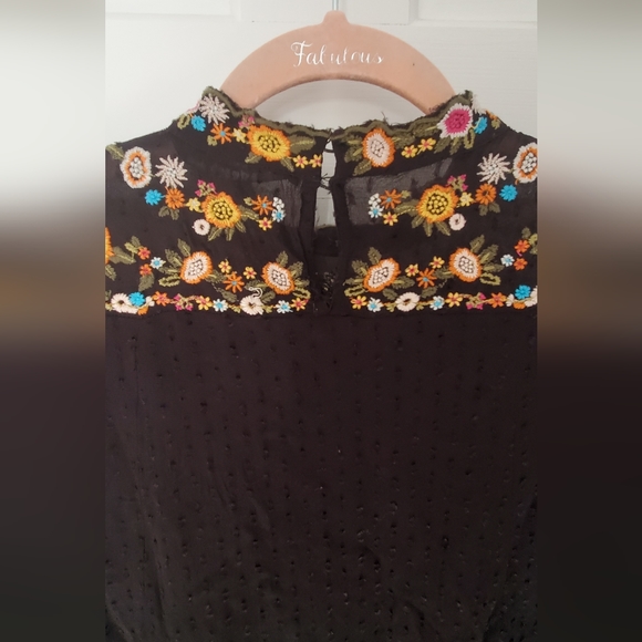 Exquisitely embroidered long sleeve blouse - Picture 8 of 8